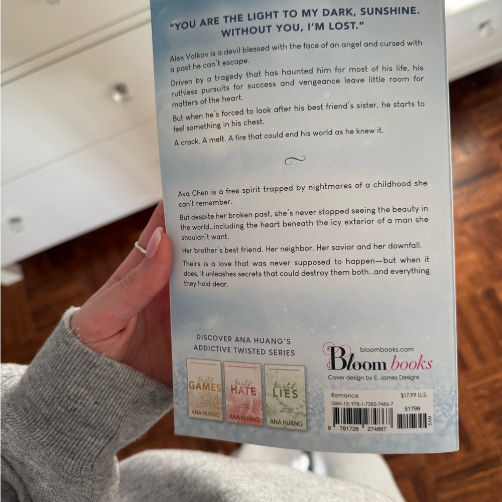 Twisted Love Book - Ana Huang - Book One - In perfect condition - Picture 2 of 4
